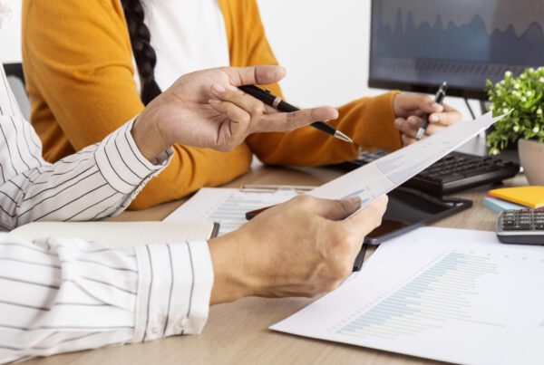 was muss in einem aufhebungsvertrag stehen um arbeitslosengeld zu bekommen