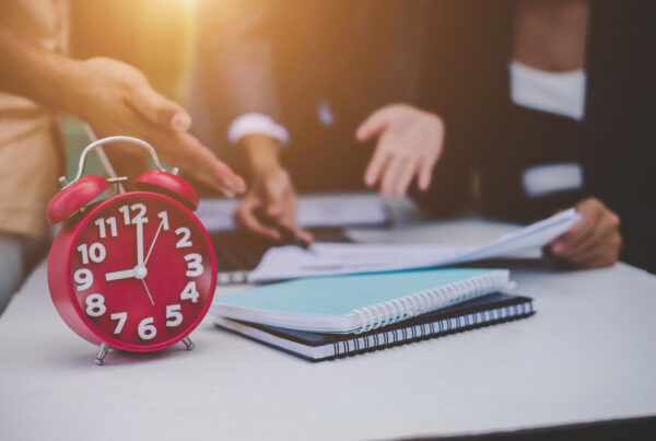 wie lange hat der arbeitgeber zeit ein arbeitszeugnis auszustellen